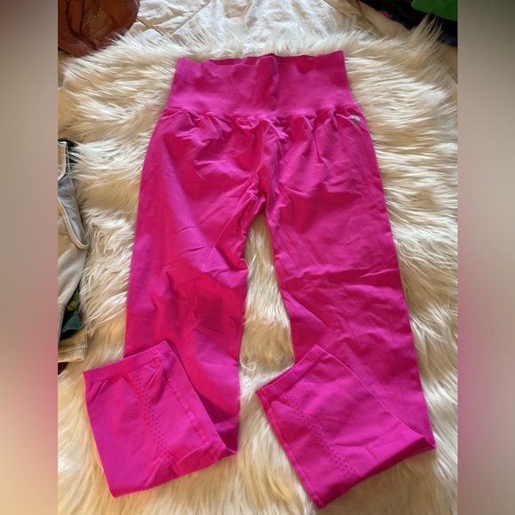 NWOT Free People Movement Good Karma Leggings in HOT PINK - Picture 5 of 8